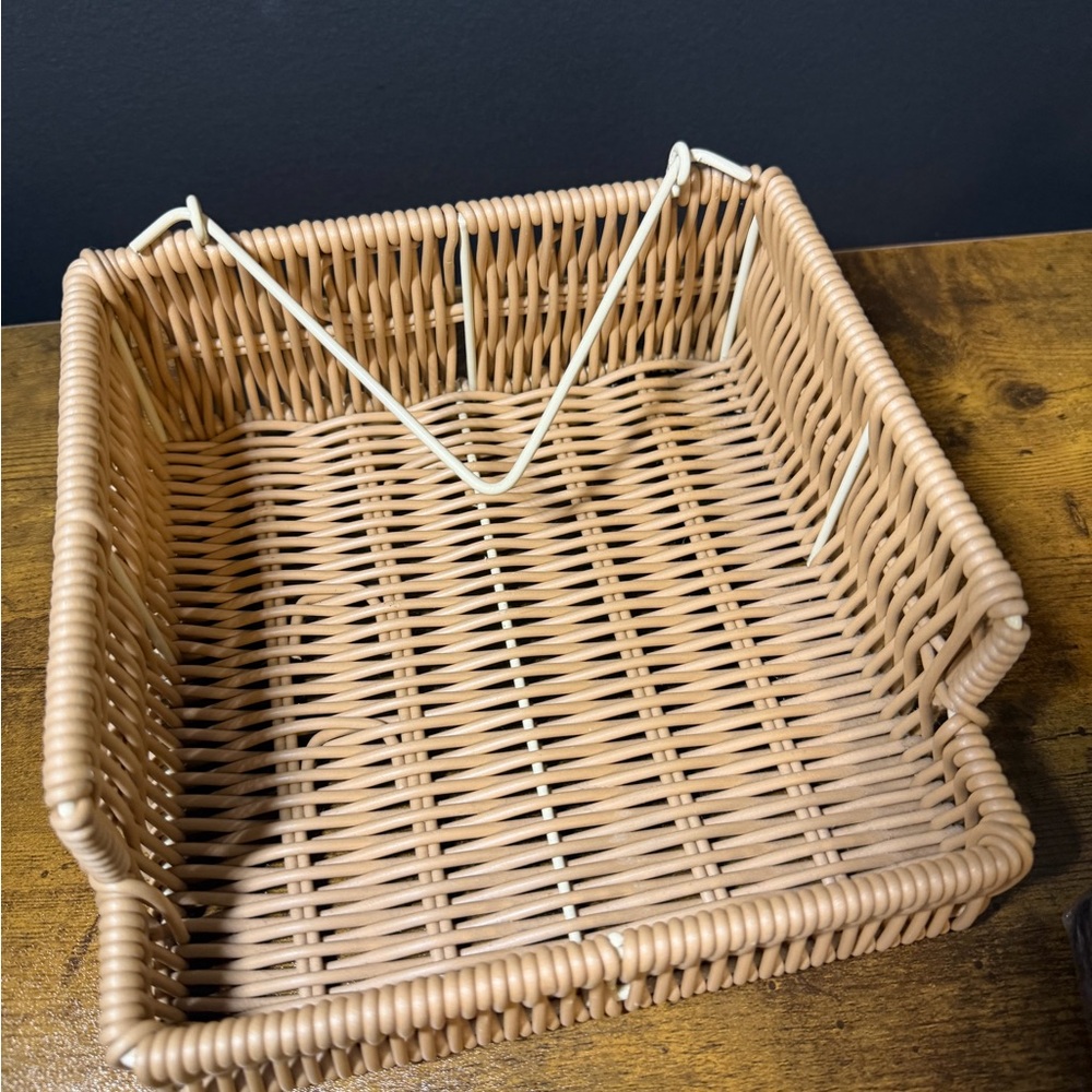 Book Napkins and Wicker Napkin Holder Bundle. NEW - Picture 3 of 5